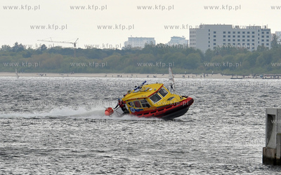 Sopot. Zatoka Gdanska. Okolo godziny 11 zatonela lodz...