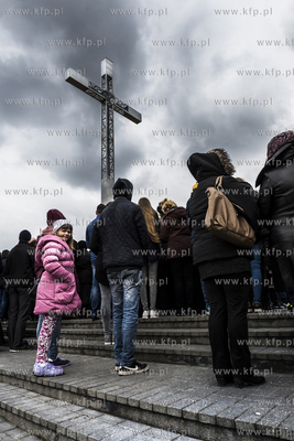 Droga Krzyzowa na Gorze Jana Paw  a II w Pelplinie...