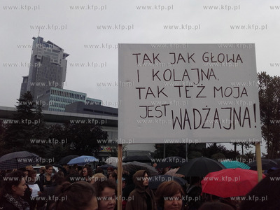 Ogólnopolski strajk kobiet w Gdyni na Skwerze Kościuszki....