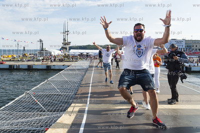 Red Bull Konkurs Lotów w Gdyni. Nz. Zwycięska drużyna...