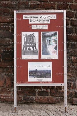 Tablica Muzeum Zegarow Wiezowych, ktore miescilo sie...