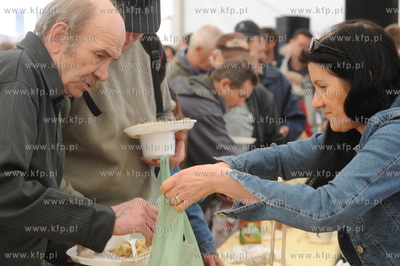 Gdansk, Targ Weglowy. Sniadanie wielkanocne dla ubogich...