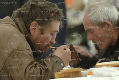 Sniadanie Wielkanocne dla ubogich na Targu Weglowym...