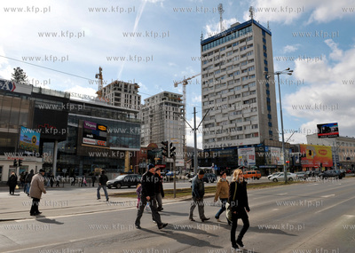 Gdansk, Wrzeszcz. Widok C.H Manhattan i biurowiec zwany...