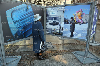 Gdańsk, Dług Targ. Wystawa plenerowa 13/12. Codzienność...
