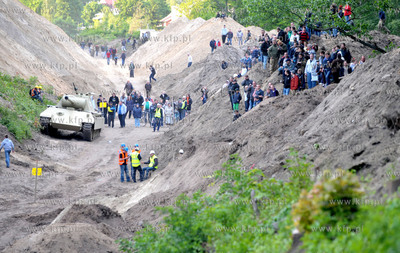 Wyburzanie Mostku Weisera Dawidka na gdanskiej Strzyzy....