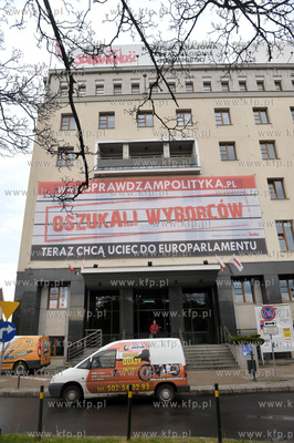Kampania wyborcza do Europarlamentu. Billboard z haslami...
