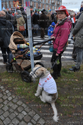 Dzien Niepodleglosci w Gdansku. Barwna parada przeszla...