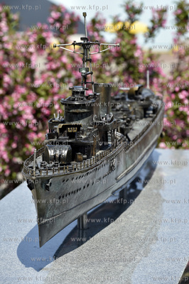 Gdynia. Nabrzeże Pomorskie na molo Południowym. Makieta...