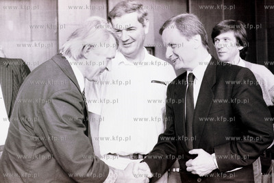 Jacek Starosciak odbiera gratulacje z okazji wyboru...