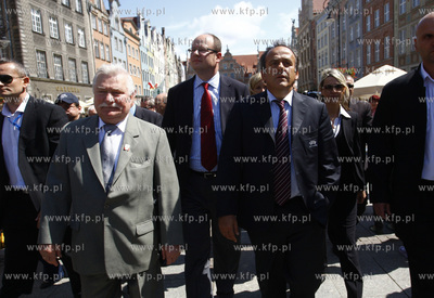 Gdansk. Michel Platini spaceruje po ulicach starowki...