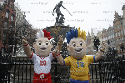 Gdansk. Maskotki Euro 2012 spotkaly sie z dziecmi i...