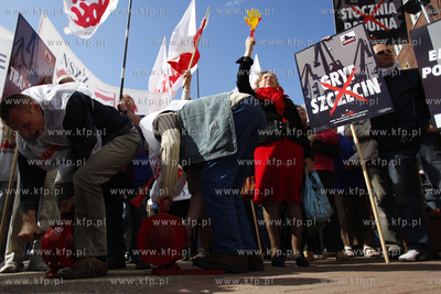 Gdansk. Manifestacja przedstawicieli NSZZ Solidarnosc...