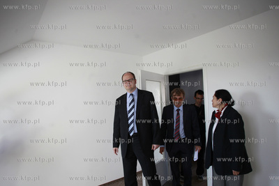 Uroczyste przekazanie do użytku 125 mieszkań wybudowanych...