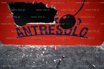 Symboliczne pozegnanie antresoli, ktora znajduje sie...