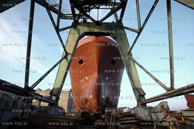Stocznia Gdansk. Budowa statku typu PSV Ocean Art do...