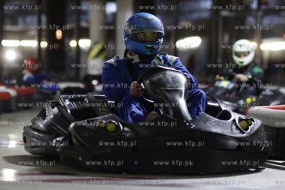 Fun Arena. Wyścig gwiazd. Na torze gokartów elektrycznych...