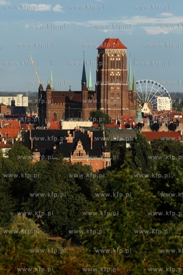 Gdansk widziany z Gory Gradowej. Nz. Kosciol Mariacki,...