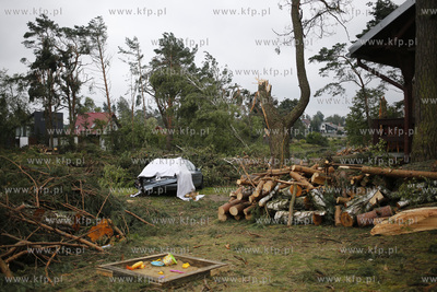 Skutki nawałnicy, która z piątku na sobotę przeszła...