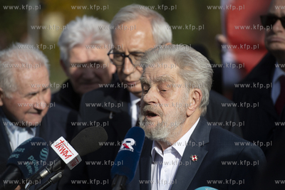 Konferencja zorganizowana przez Jacka Kurskiego oraz...