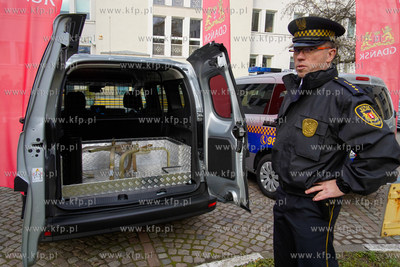 Urząd Miejski w Gdańsku. Przekazanie 3 nowych radiowozów...