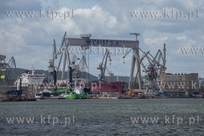Port Gdynia. Nabrzeże Węgierskie. Stocznia Crist....