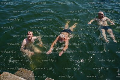 Sopot. 12. Charytatywny skok z molo do morza dla Moniki...