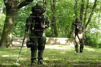 Westerplatte, Gdansk. Saperzy Marynarki Wojennej poszukuja...