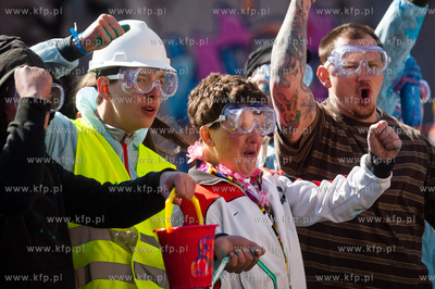 Gdansk. Centrum Stocznia Gdanska. Kolorowy smigus-dyngus...