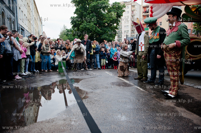 Gdansk. Ul. Rzeznicka. FETA - XVI Miedzynarodowy Festiwal...
