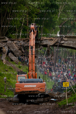 Wyburzanie Mostku Weisera na gdanskiej Strzyzy. 05.06.2013...