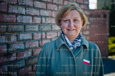 Gdansk. Delegacja Prawa i Sprawiedliwosci sklada kwiaty...