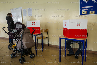 Gdansk. Obwodowa Komisja ds. Wyborow do Rady Dzielnicy...