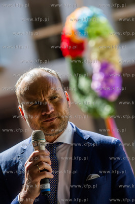 Gdynia. Uroczyste zawieszenie wiechy na nowo powstajacym...