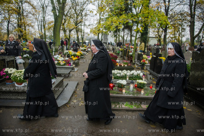 Gdańsk. Cmentarz św. Jadwigi w Nowym Porcie. Dzień...