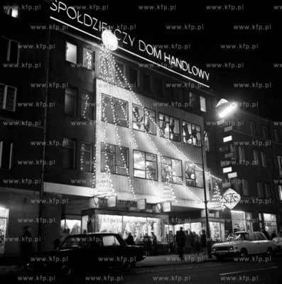 Spoldzielczy Dom Handlowy Sezam noca w swiatecznej...