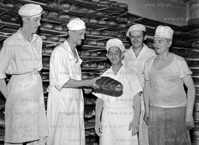 Piekarze piekarni nr 17 w Malym Kacku.
07.07.1968
0001327z_lipiec1968
Fot....