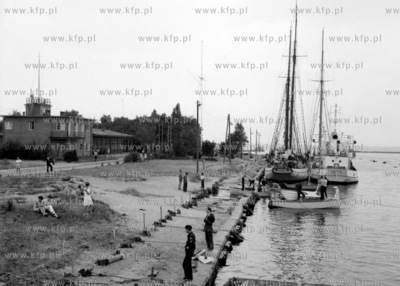 Jachty przycumowane w basenie jachtowym w porcie gdańskim.
08.1967
0000959z_sierpien1967
Fot....