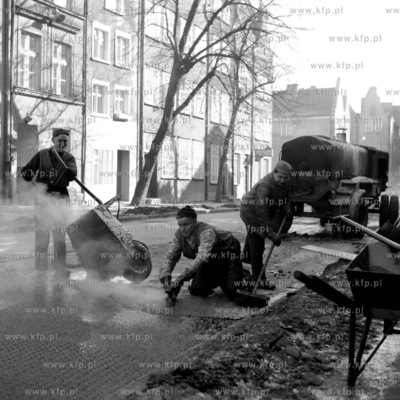 Pracownicy Miejskiego Przedsiębiorstwa Dróg i Mostów...