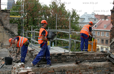 Poczatek remontu kosciola sw. Katarzyny. Pierwszym...