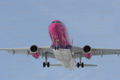 Gdansk , Rebiechowo Nz.Airbus A 320 WizzAir
02.01.2006
Sebastian...