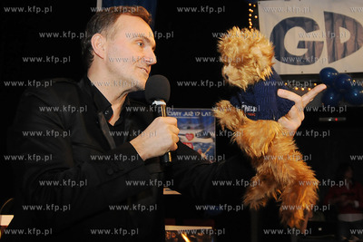 Gdynia. XVII Final WOSP. Gdynska licytacja fantow,...