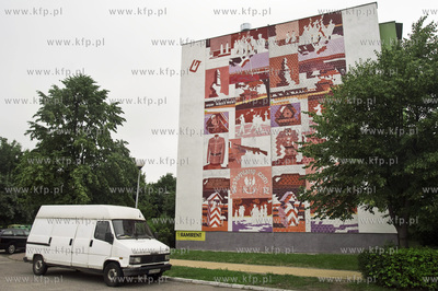 Ozdobne murale na blokach S.M. Zaspa. Nz. ul Skarzynskiego...