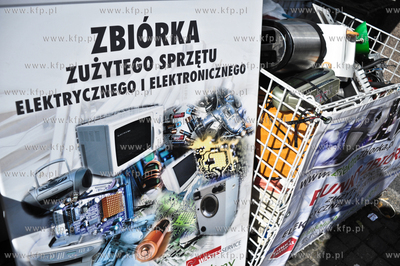 Akcja promocji segregowania smieci poparta mi. przez...