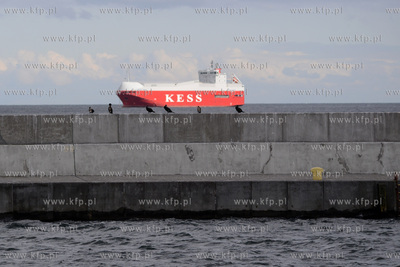 Zatoka Gdanska. Samochodowie KESS na redzie gdynskiego...