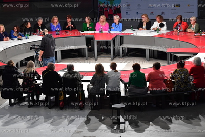 Kongres Kobiet w Ergo Arenie na granicy Gdańska i...