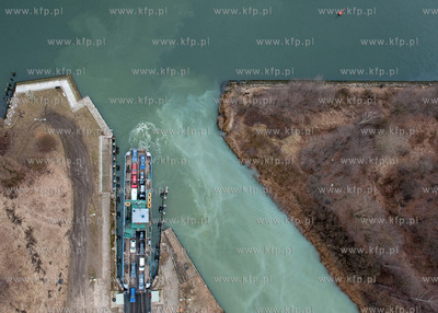 Fosa przy Twierdzy Wisloujscie, oraz przeprawa promowa...