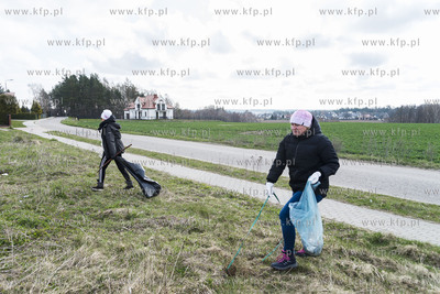 Dobrzewino. Akcja „Sprzątanie Świata 2019”. 13.04.2019...