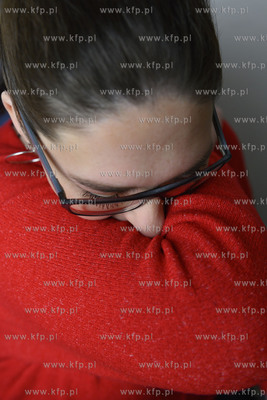 kichanie w zgięty łokieć.***Zdjęcia ilustracyjne***06.03.2020...
