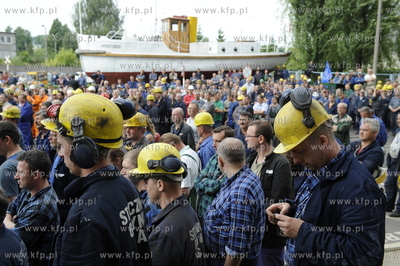 Protest stoczniowcow ze Stoczni Gdynia w związku z...